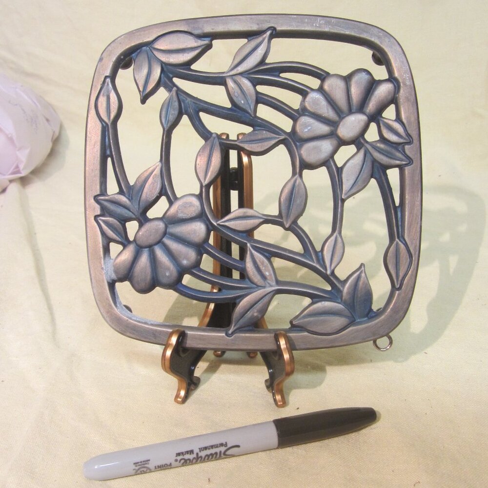 VTG BRASS TRIVET BY PRINCESS HOUSE INC, W/FLORAL DESIGN